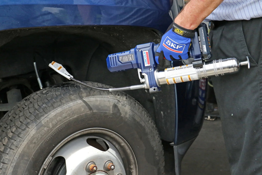 12 Volt Lithium Ion Cordless Grease Gun 2 Battery Kit N571