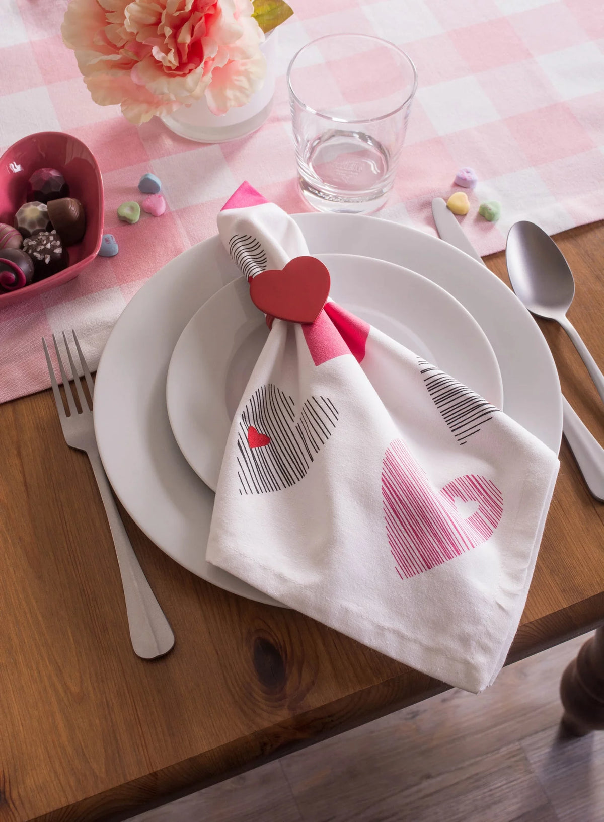 Set of 6 Red Heart Shaped Napkin Rings A664764