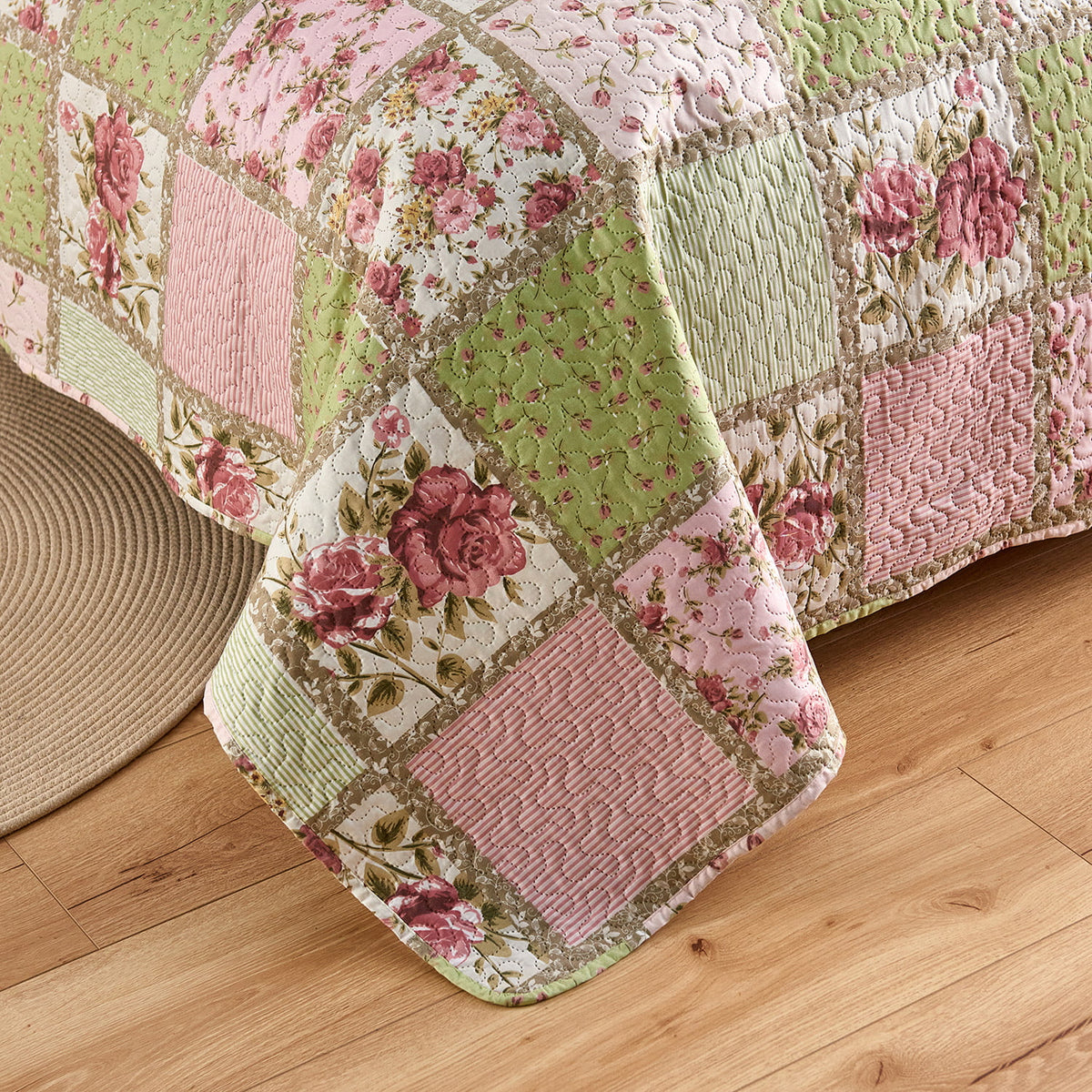 3-Piece Queen Size Reversible Quilt Set K111